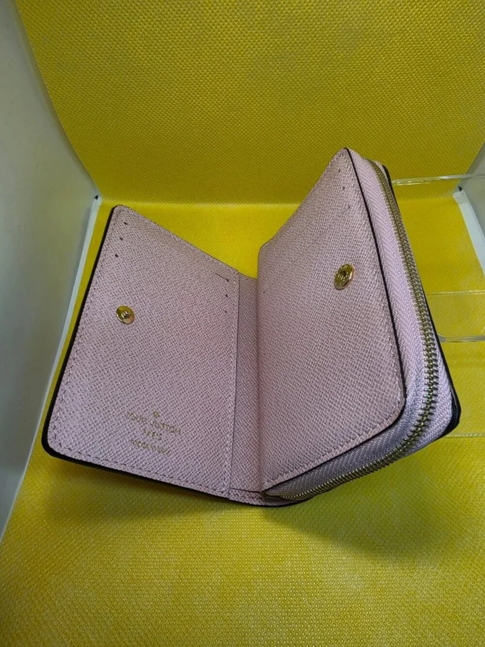 Louis Vuitton questions compact photos